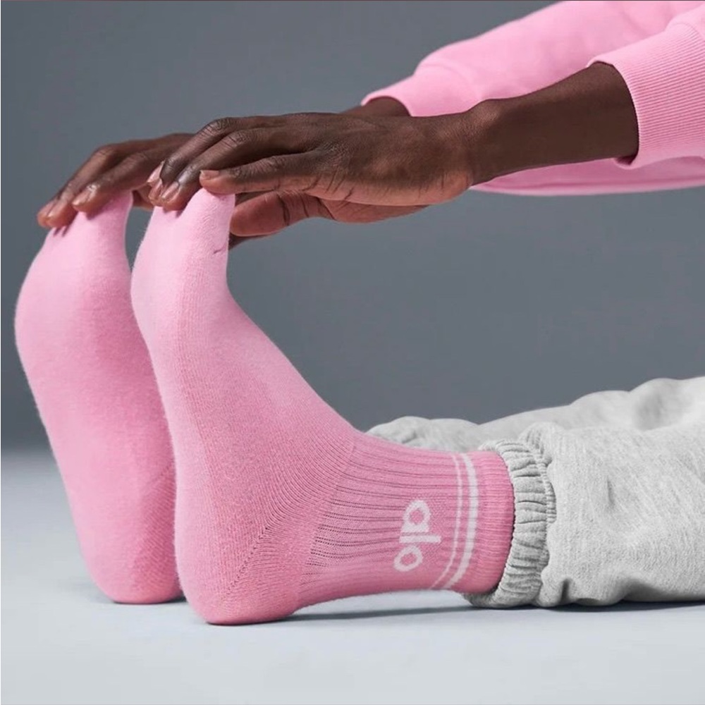 ALO Yoga Unisex Medium Sweet Pink Half Crew Socks